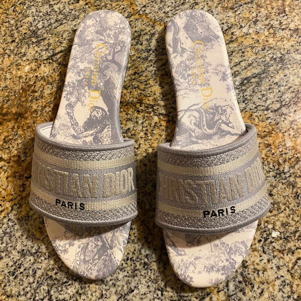 DWAY SLIDES